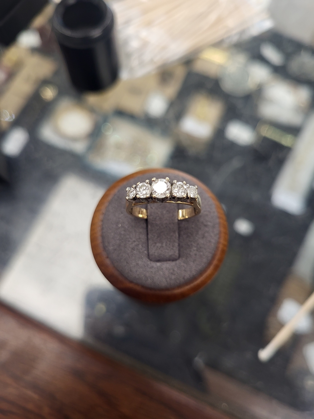 18K (750) Gold Diamond Ring Size 6.5